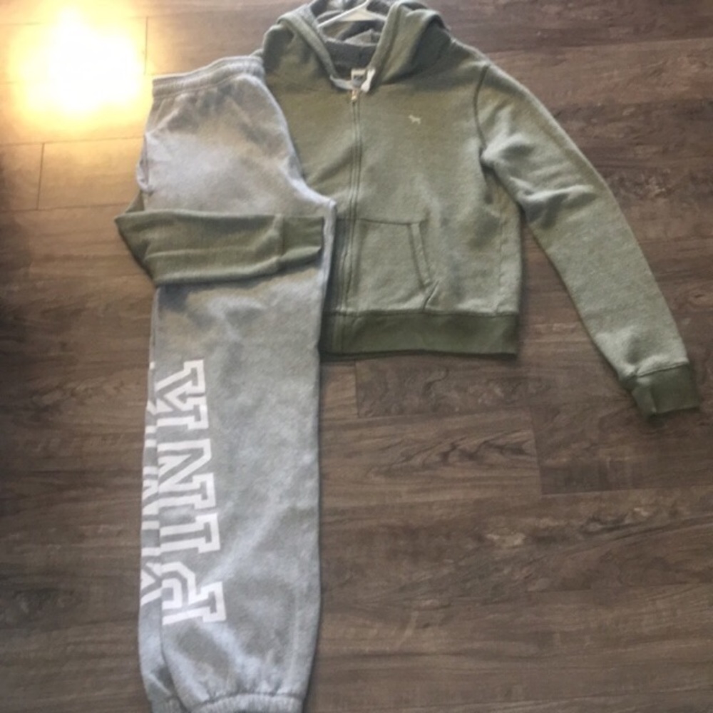 🎉FINAL SALE 🎉Cute Pink full zip hoodie